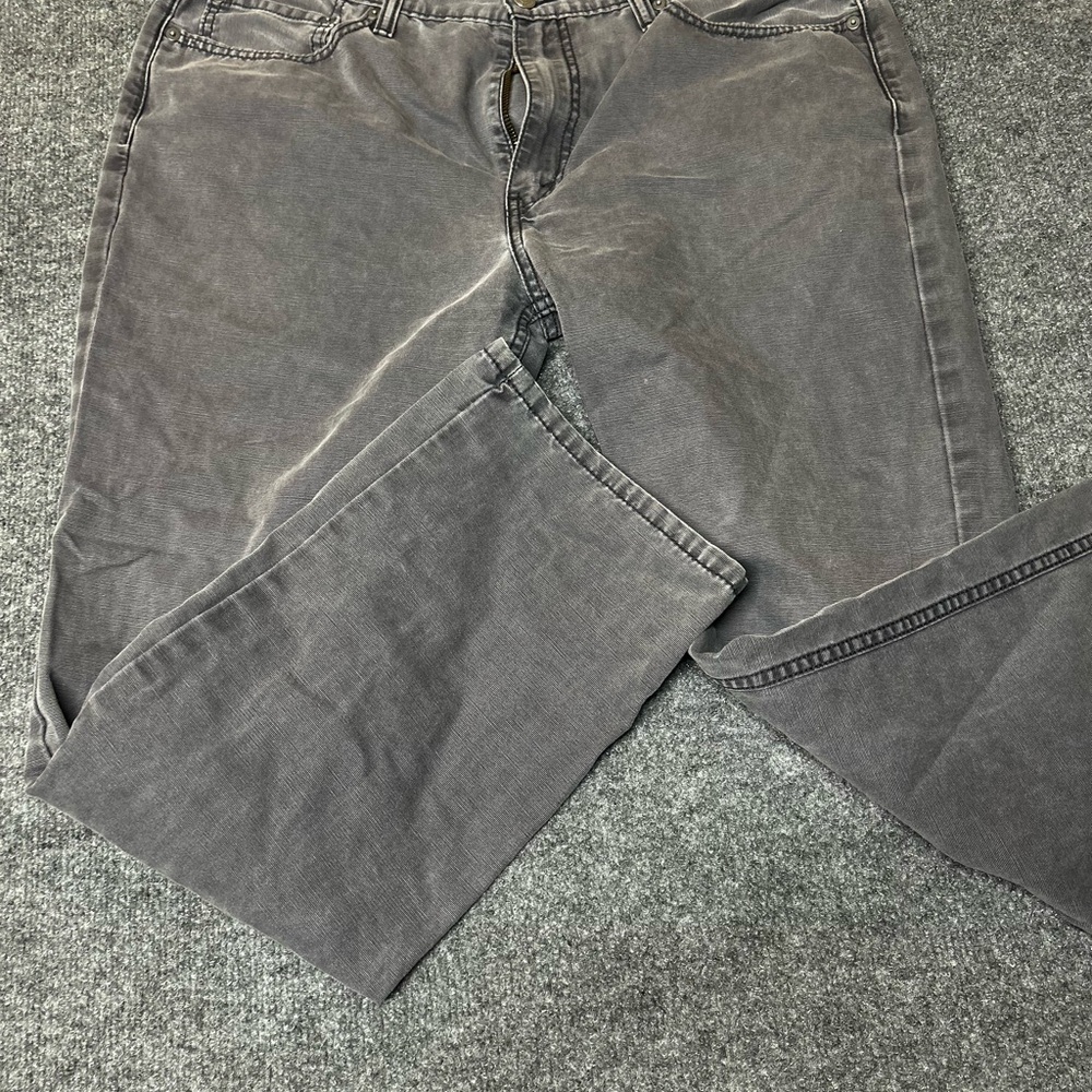 Men's Gray 514 Levi’s Jeans measurements in photos